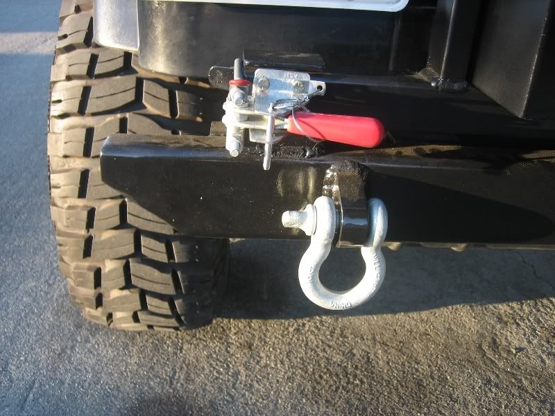Swing out tire carrier latch